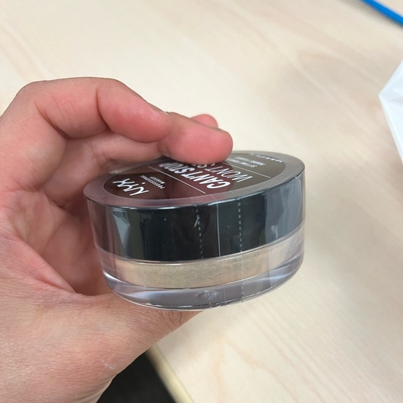 Brand new sealed setting powder from NYX - Picture 3 of 3